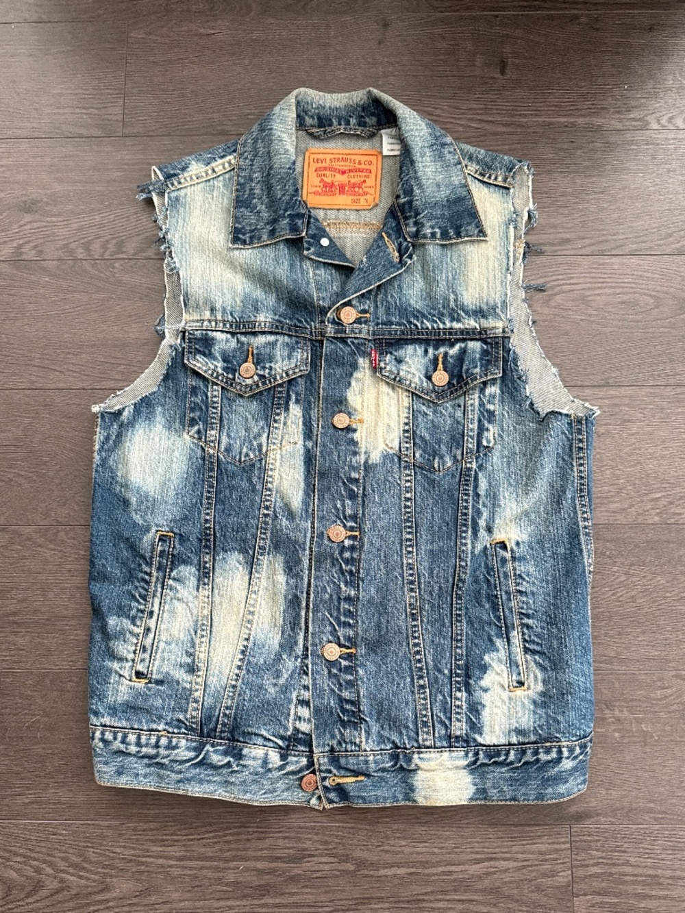 Men’s Levi’s distressed Denim Vest size M